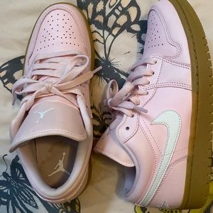 Jordan 1 low arctic pink gum